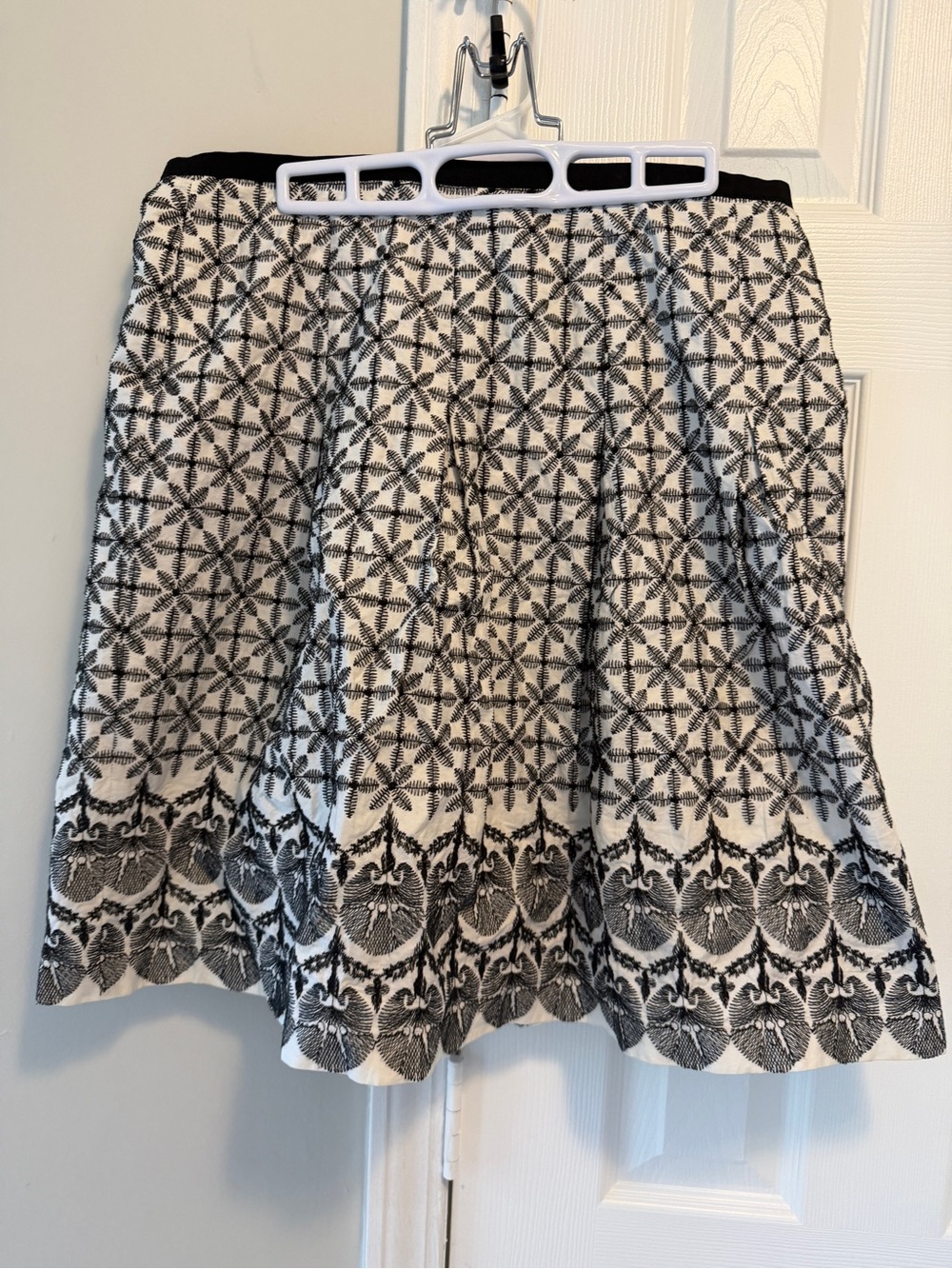 T Tahari Black & White Embroidered Circle Skirt